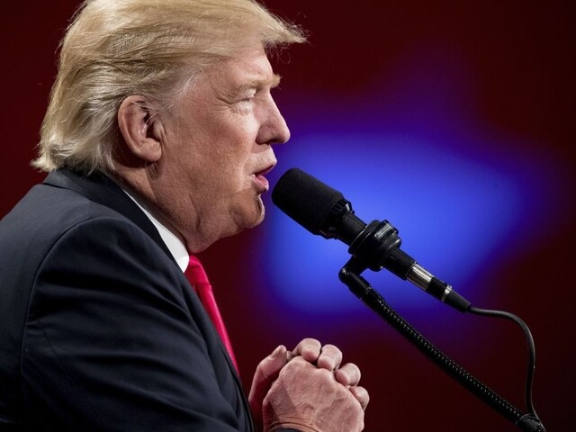 Trumpovi mohlo pomôcť Rusko, Obama podal podnet na vyšetrovanie