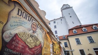 Na Bratislavskom hrade majú premiéru vianočné trhy. Takto to na nich vyzerá