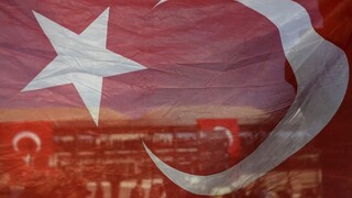 V Turecku po krvavých víkendových útokoch zadržali desiatky ľudí