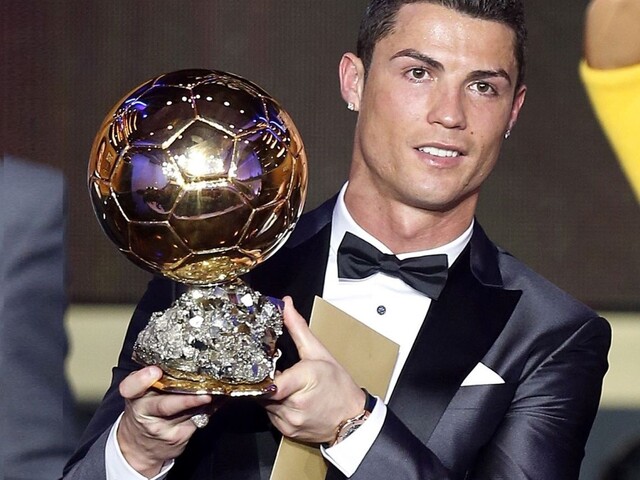 Portugalská hviezda Ronaldo získal prestížnu Zlatú loptu