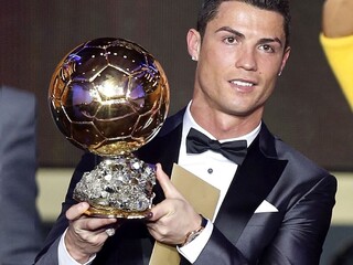 Portugalská hviezda Ronaldo získal prestížnu Zlatú loptu