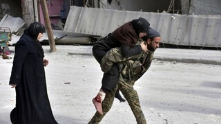 V Aleppe opäť spustili paľbu, evakuácia obyvateľov bola prerušená