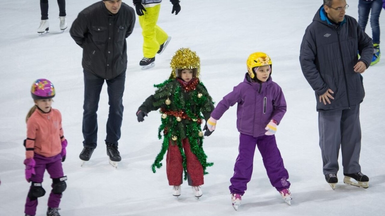 Rodičia by si mali polepšiť, vláda odobrila zvýšenie príspevkov
