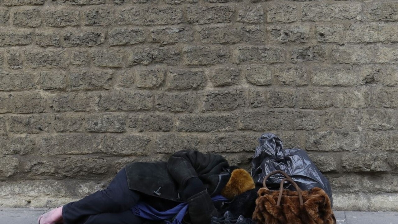 Chlapec v Novom Sade upálil bezdomovca. Stíhať ho však nemôžu