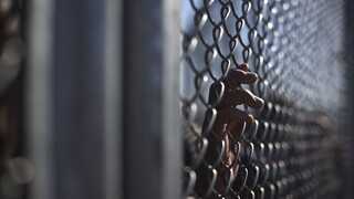 V britskej väznici vypukla vzbura, trestanci obsadili štyri bloky