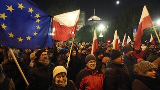 Demonštranti podporili médiá a zablokovali poľský parlament