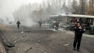 V Turecku pri bombovom útoku na autobus zahynuli vojaci