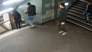 Polícia zatkla muža za brutálny útok na ženu v berlínskom metre
