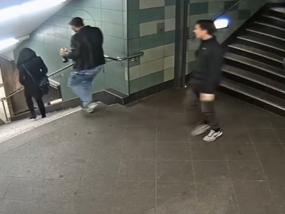 Polícia zatkla muža za brutálny útok na ženu v berlínskom metre