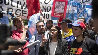 Vláda ustúpila Venezuelčanom, predĺžila platnosť najvyššej bankovky