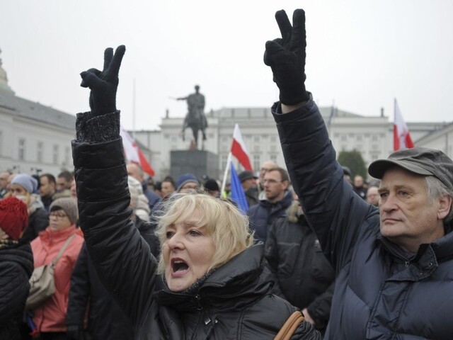Poľsko očakáva vlnu protestov, Duda bude rokovať s politikmi