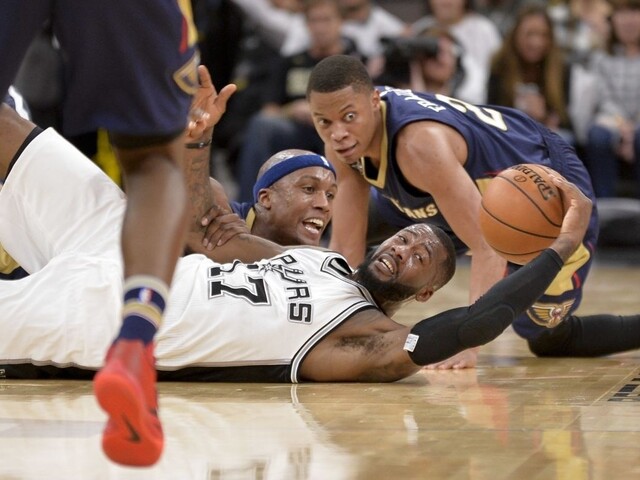 Spurs natiahli víťaznú sériu a vyvesili Duncanov dres