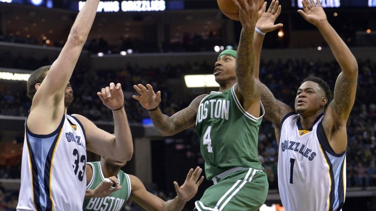 NBA: Houston prišiel o víťaznú sériu, Boston zdolal Memphis