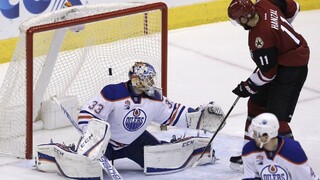 NHL: Edmonton zdolal Arizonu, vo Philadelphii rozhodli nájazdy