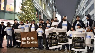 Vianočné trhy v Berlíne opäť otvorili, vo vzduchu cítiť napätie