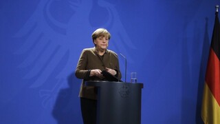Merkelová upokojuje Nemcov, pripustila možnú zmenu zákonov