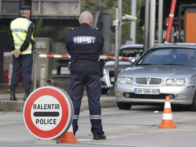 Politici vyzvali Úniu na zrušenie voľného pohybu osôb v rámci Schengenu