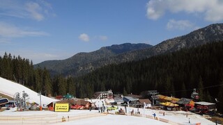 Ľudia si užívajú vianočnú lyžovačku, podmienky sú priaznivé