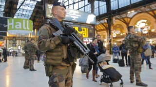 Francúzsko je v pozore, obáva sa možných teroristických útokov