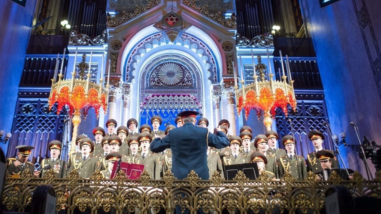 Alexandrovovci zažili rozpad Sovietskeho zväzu a získali svetovú slávu