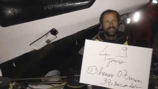 Zem oboplával za 49 dní, francúzsky jachtár pokoril svetový rekord