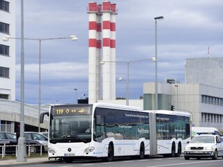 V Prahe núdzovo pristálo lietadlo pre hrozbu bomby, cestujúcich evakuovali
