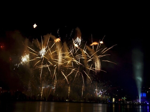 Silvester ONLINE: Začal sa rok 2017, jeho príchod oslavuje celý svet