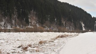 Na viacerých riekach hrozia ľadové povodne, varujú odborníci