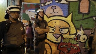 Počas veľkej vzbury v brazílskej väznici zahynuli desiatky ľudí