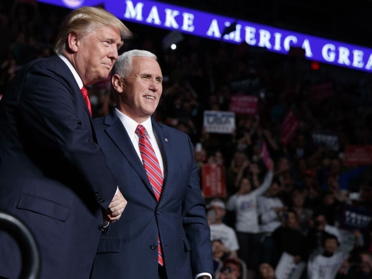 Trump chce zrušiť jednu z hlavných Obamových reforiem, tvrdí Pence