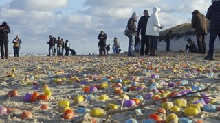 Búrka nadelila deťom darčeky, pláž zaplavilo lego a vajíčka s hračkami