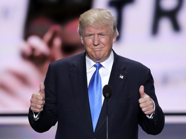 Trump sa stretne s tajnými, hackerské útoky naďalej spochybňuje