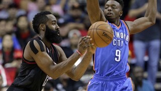 NBA: Oklahoma nestačila na Houston, hrdinom bol Harden