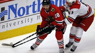 NHL: Hossa asistoval pri výhre Chicaga, Pánik nebodoval