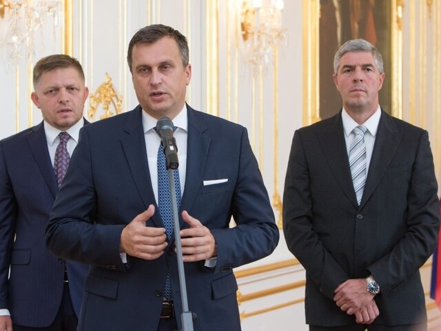 Prieskum vidí v pomyselnom premiérskom kresle Danka, Fico klesá