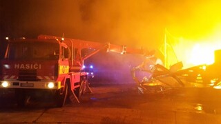 V Poprade zasahovali hasiči, pri požiari bytu sa zranili tri osoby