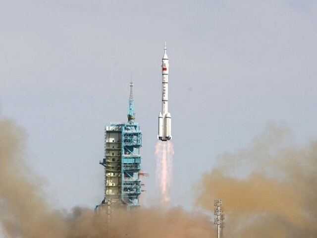 Čína vypustila prvú komerčnú raketu, do vesmíru vyniesla satelity