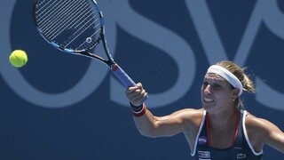 Cibulková na Bouchardovú nestačila, rozlúčila sa s turnajom v Sydney