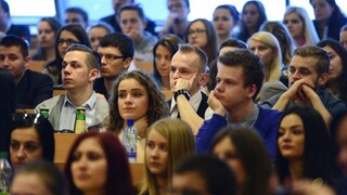 Vedci stratili prístup do svetových databáz, OĽaNO chce odvolať Plavčana