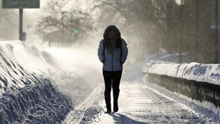 Japonsko trápi mohutná víchrica, meteorológovia varujú pred lavínami