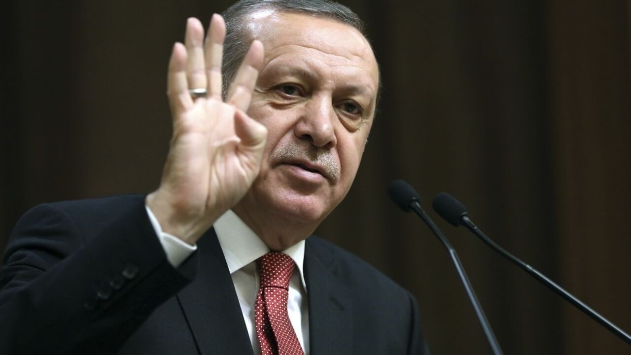 Turecko mení politický systém, schválili kľúčové články ústavy