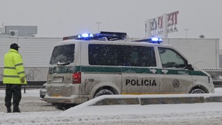 ONLINE: Sneženie robí problémy, napadnúť môže až 50 centimetrov