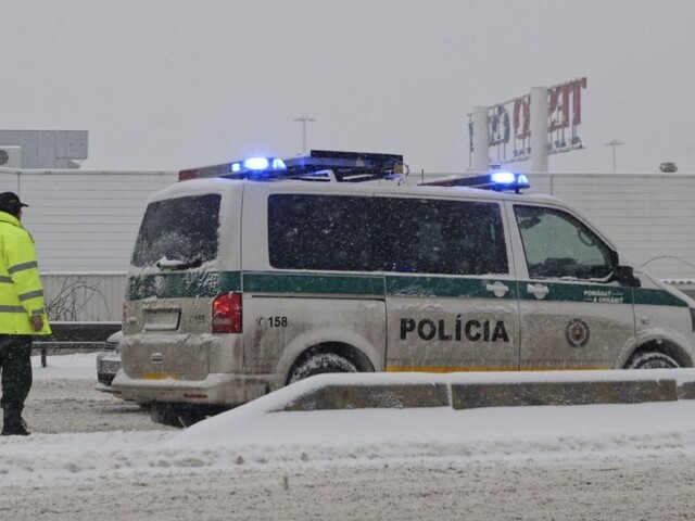 ONLINE: Sneženie robí problémy, napadnúť môže až 50 centimetrov