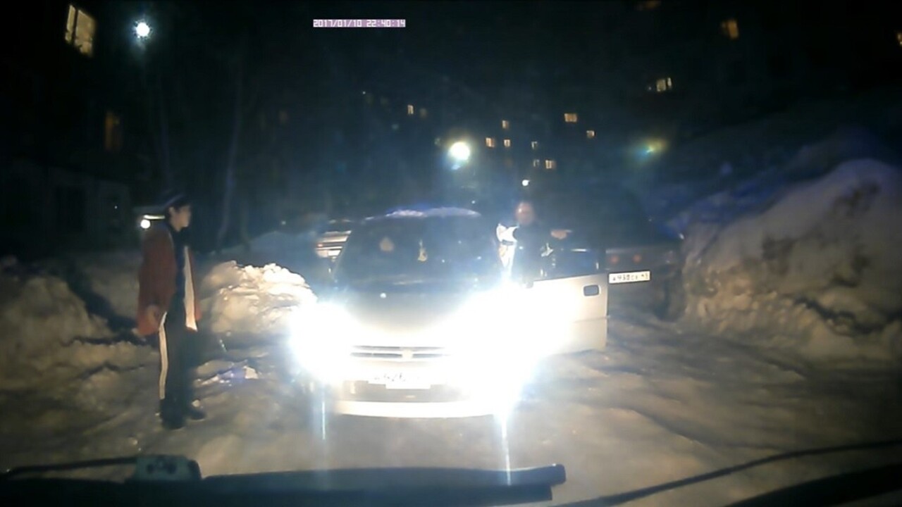 Auto bránilo sanitke v ceste, pacient zomrel. Prípad vyvolal pobúrenie