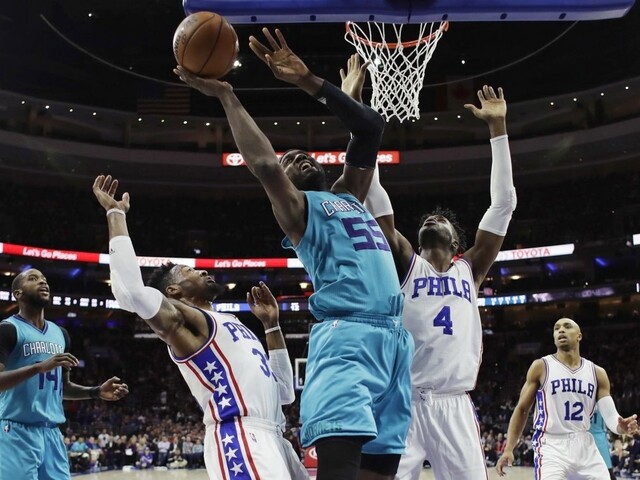 NBA: Westbrook s ďalším triple-double, Philadelphia opäť víťazne