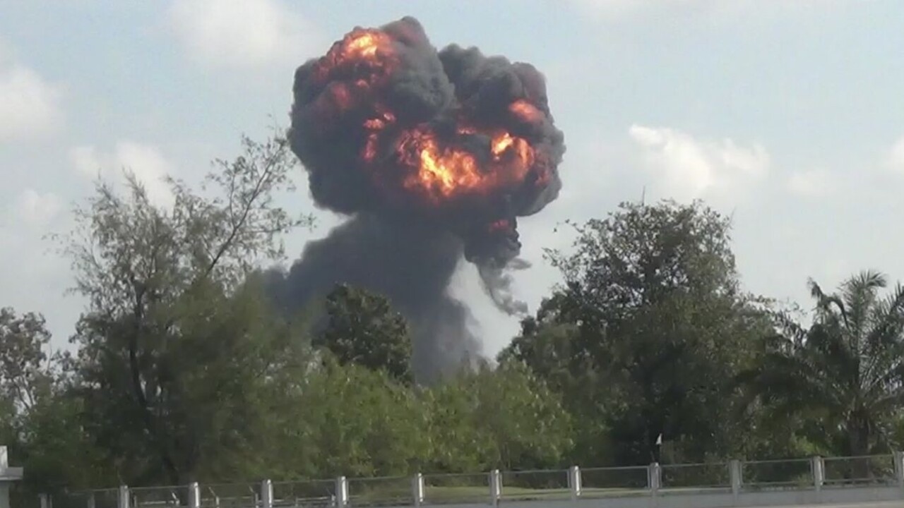 Leteckú prehliadku v Thajsku poznačil pád stíhačky, pilot neprežil