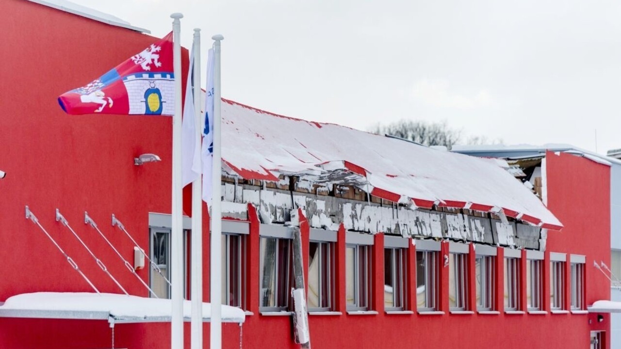 V Česku sa priamo počas zápasu zrútila strecha športovej haly