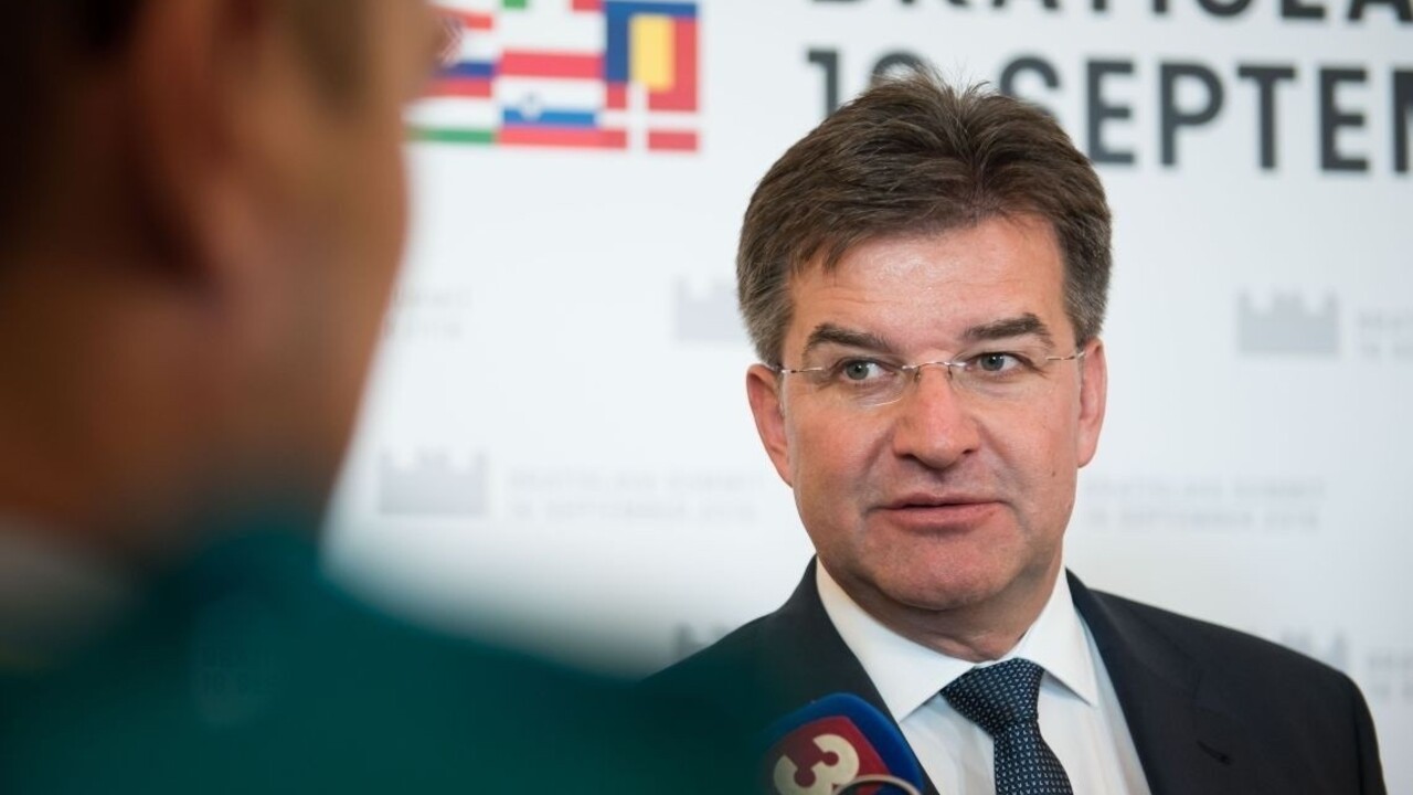 Lietadlo s Lajčákom neodletelo do Bruselu, pri štarte malo problémy