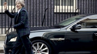 Briti chcú úplný odchod z Únie, vybrali si tvrdý Brexit