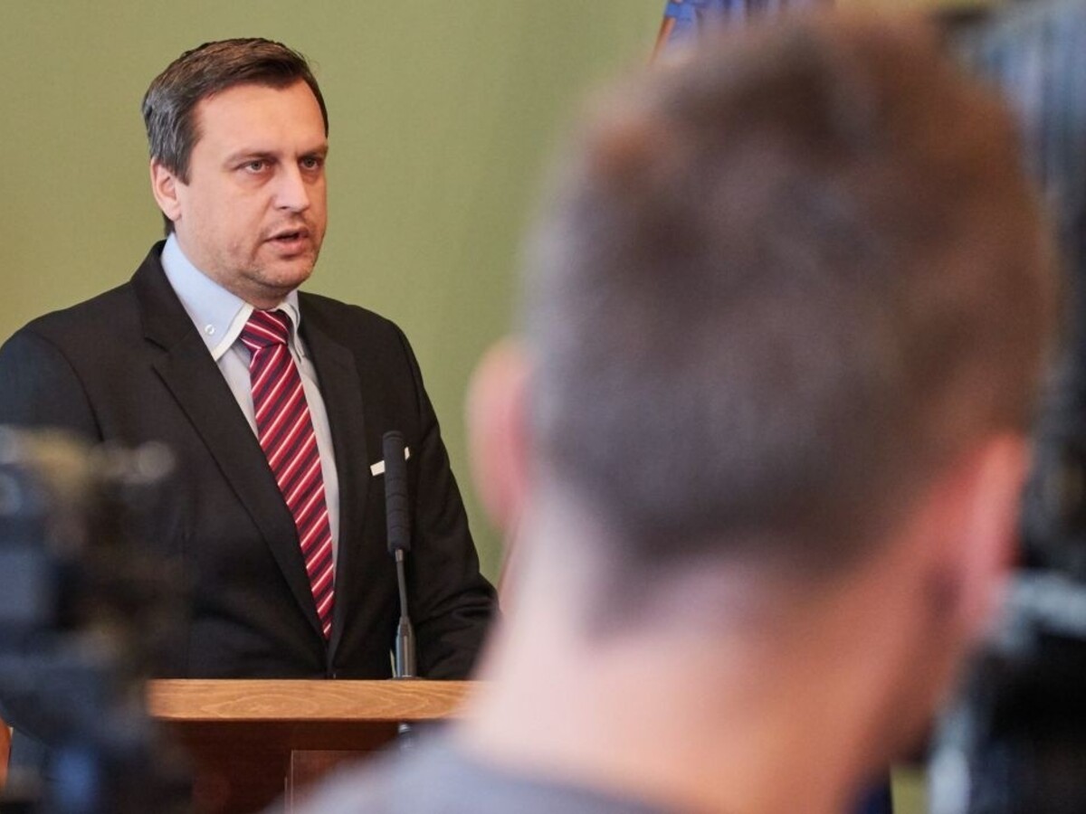 Matovič vyčíta Dankovi povýšenie, Danko Matovičovi modrú knižku